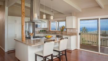 Hawaii Remodeler - Video: Cramped kitchen gets airy & modern update by Homeowners Design Center