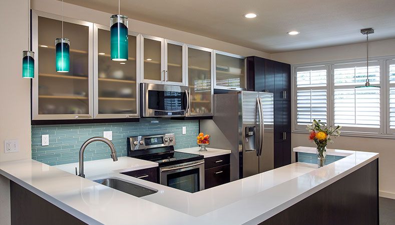 Hawaii Remodeler - A kitchen remodel mixes modern updates of stylishly good taste by Homeowners Design Center