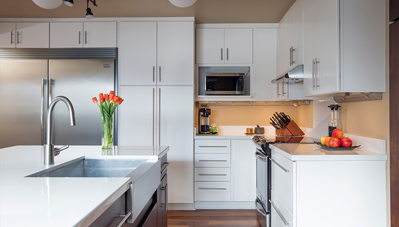 Hawaii Kitchen Remodeler - Homeowners Design Center; Kitchen gets updated & modernized